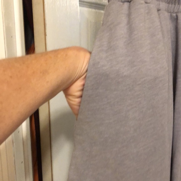 Cute jersey knit midi dress with pockets! - Picture 3 of 3